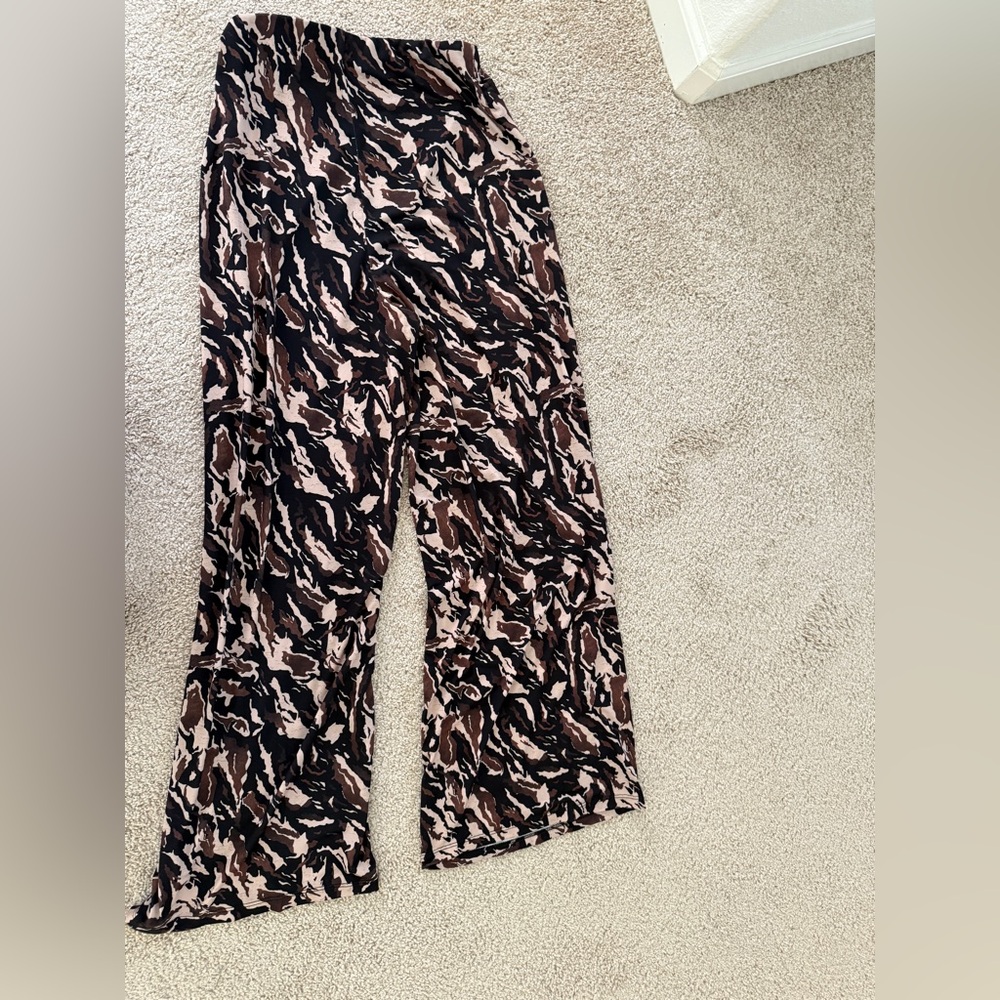 Zara Women's Camouflage Print wide leg Pants